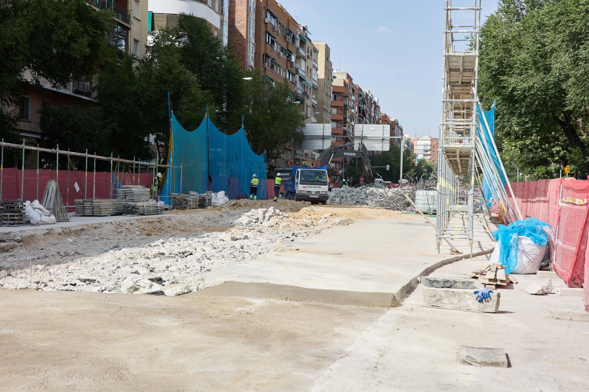 Varios albañiles trabajan en una obra, a 10 de agosto de 2022, en Madrid