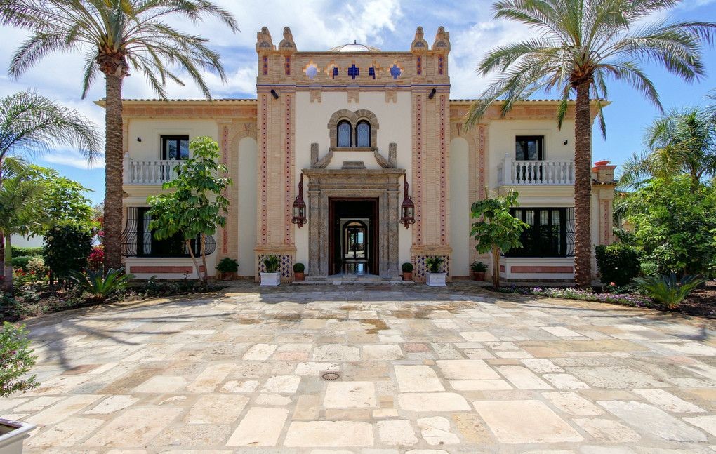 Palacio moderno a la venta