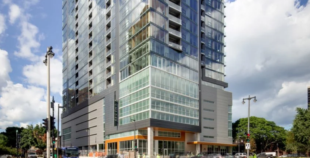 Parte inferior del edificio donde se ubicarán locales comerciales