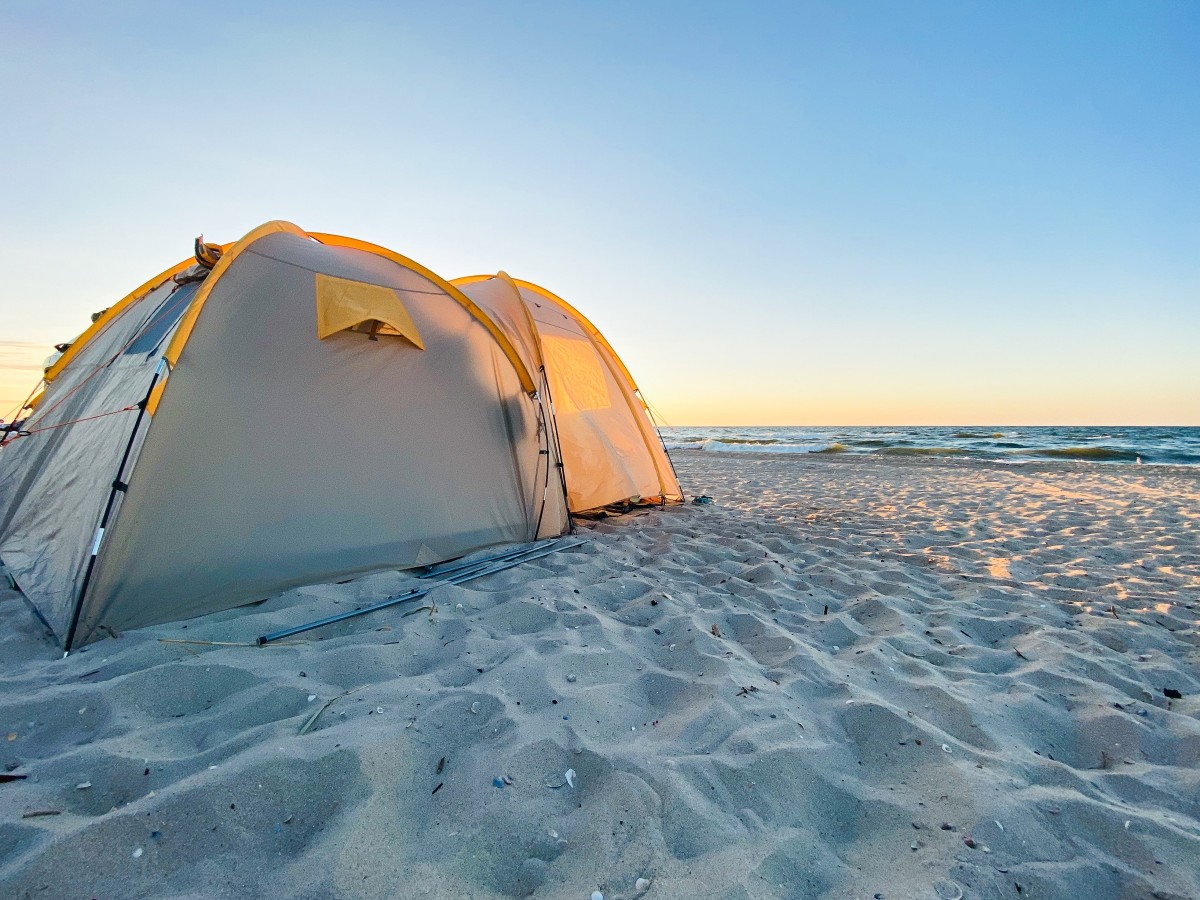 Multa por acampar en la playa