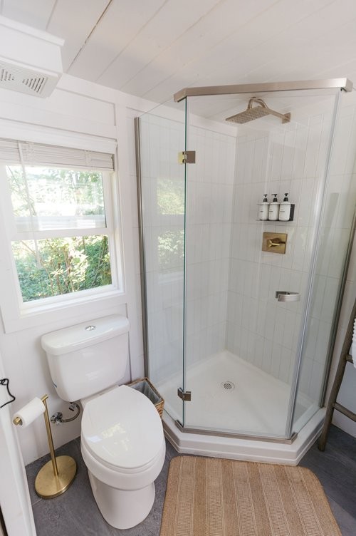 Handcrafted Hideaway baño