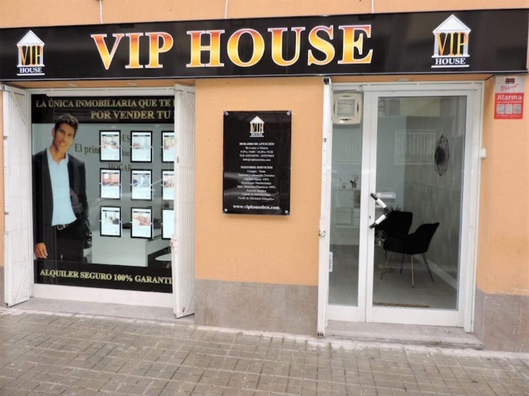El primo de Zumosol monta una inmobiliaria que paga 500 euros al mes si no vende tu piso
