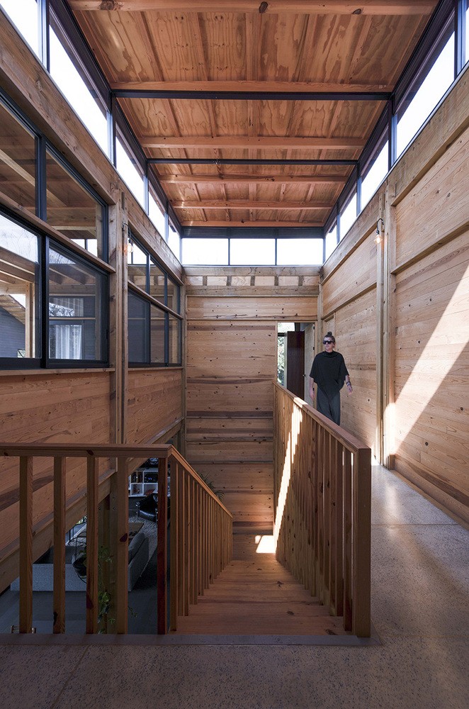 La madera, protagonista también en el interior