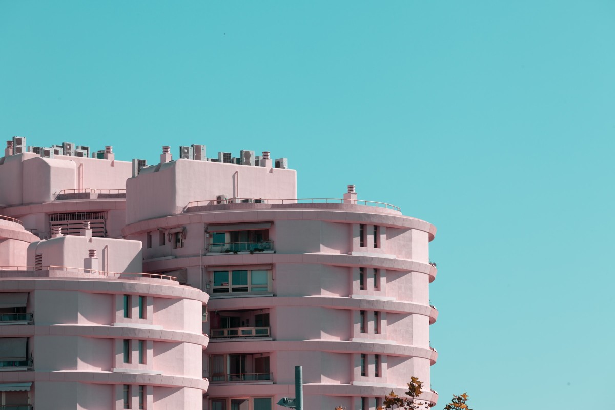 How many young people live with their parents in Spain?