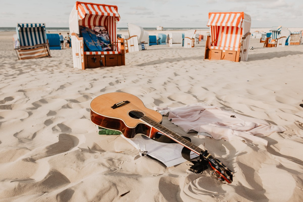 Multas en la playa por reproducir música
