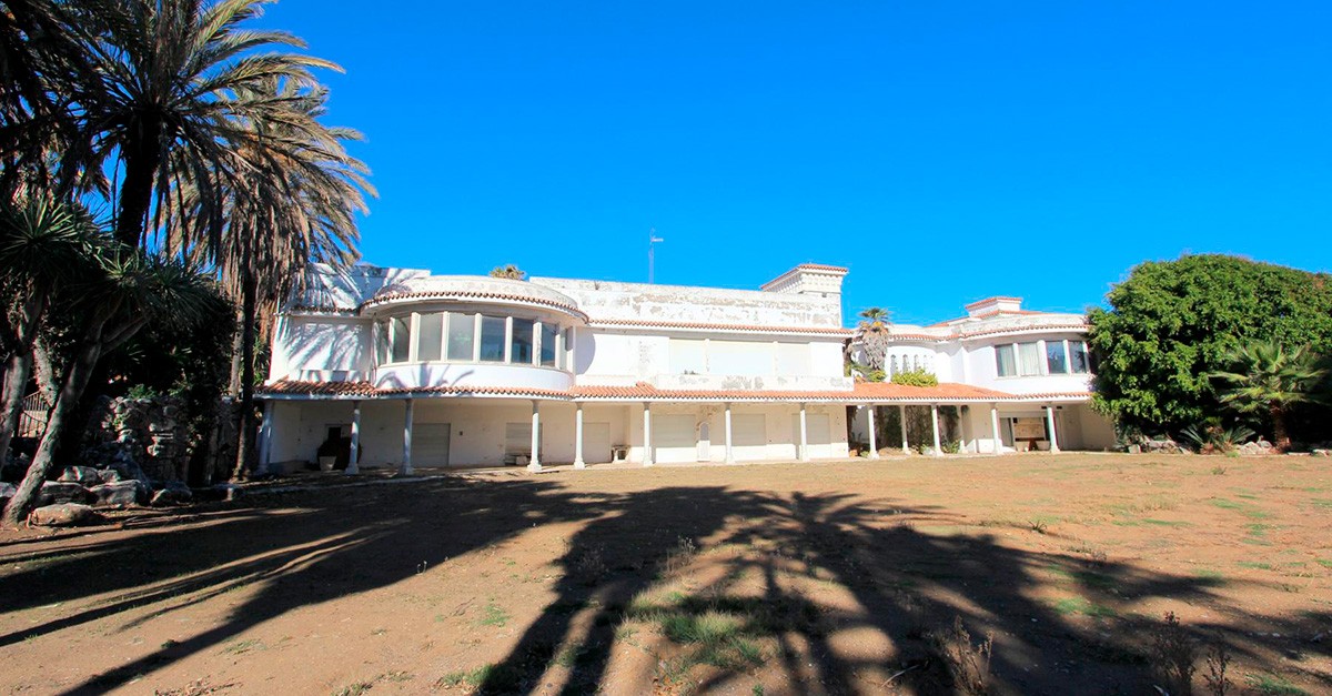 La propiedad incluye tres edificios adicionales