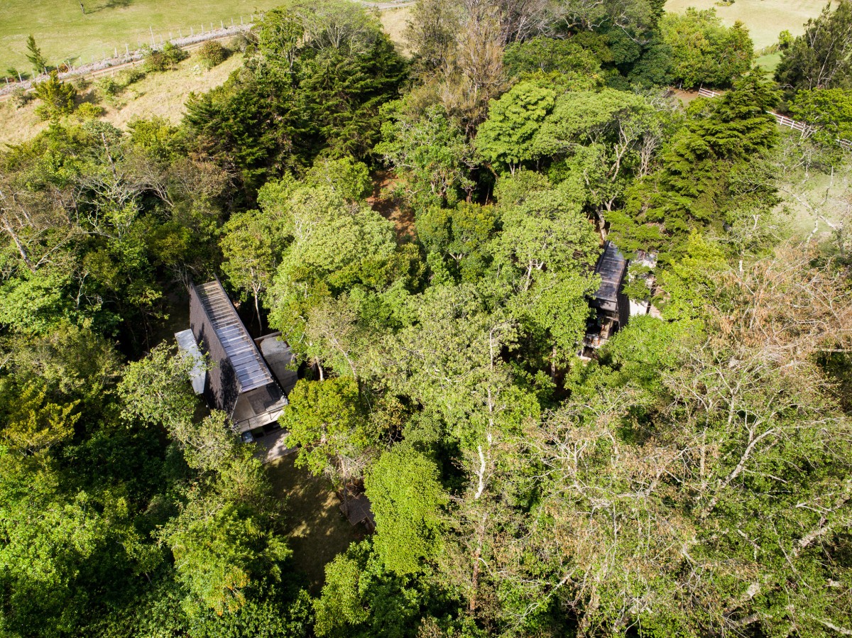 A vista de pájaro se observa el conjunto de dos viviendas.