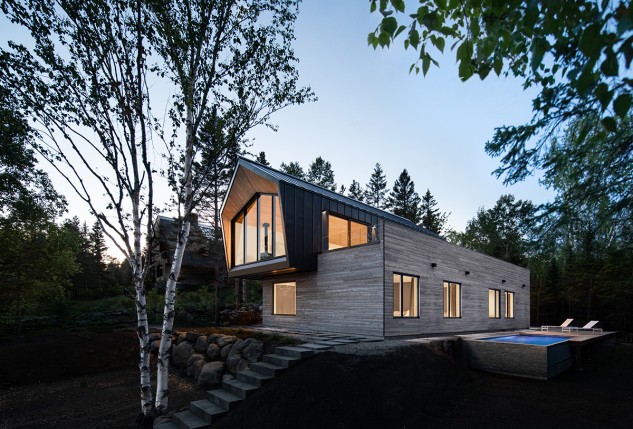 Una impresionante vivienda turística de lujo perdida en un bosque y con vistas al mar