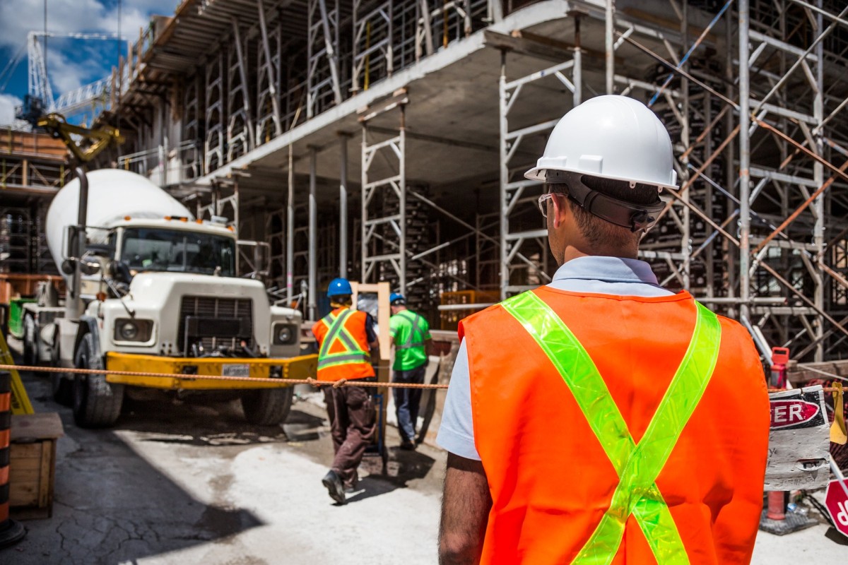 El paro en la construcción cae en casi 25.000 personas en lo que va de año