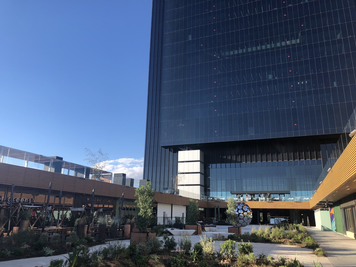 Espacio Caleido (zona comercial de la IE Tower) abre este jueves con nuevos operadores