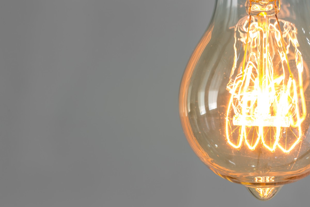 ¿Cómo hacer para ahorrar dinero en la factura de la luz?