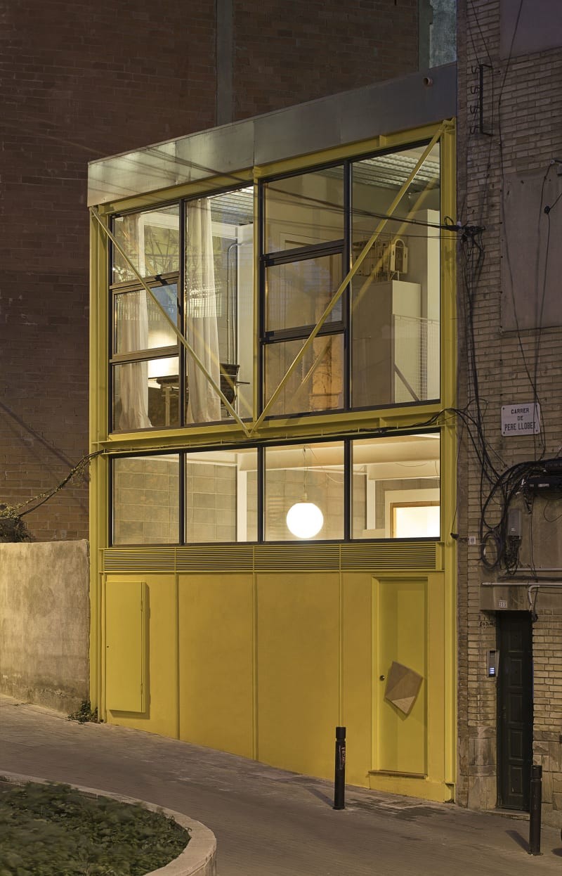 Fachada nocturna Casa Collumpio MACH Barcelona