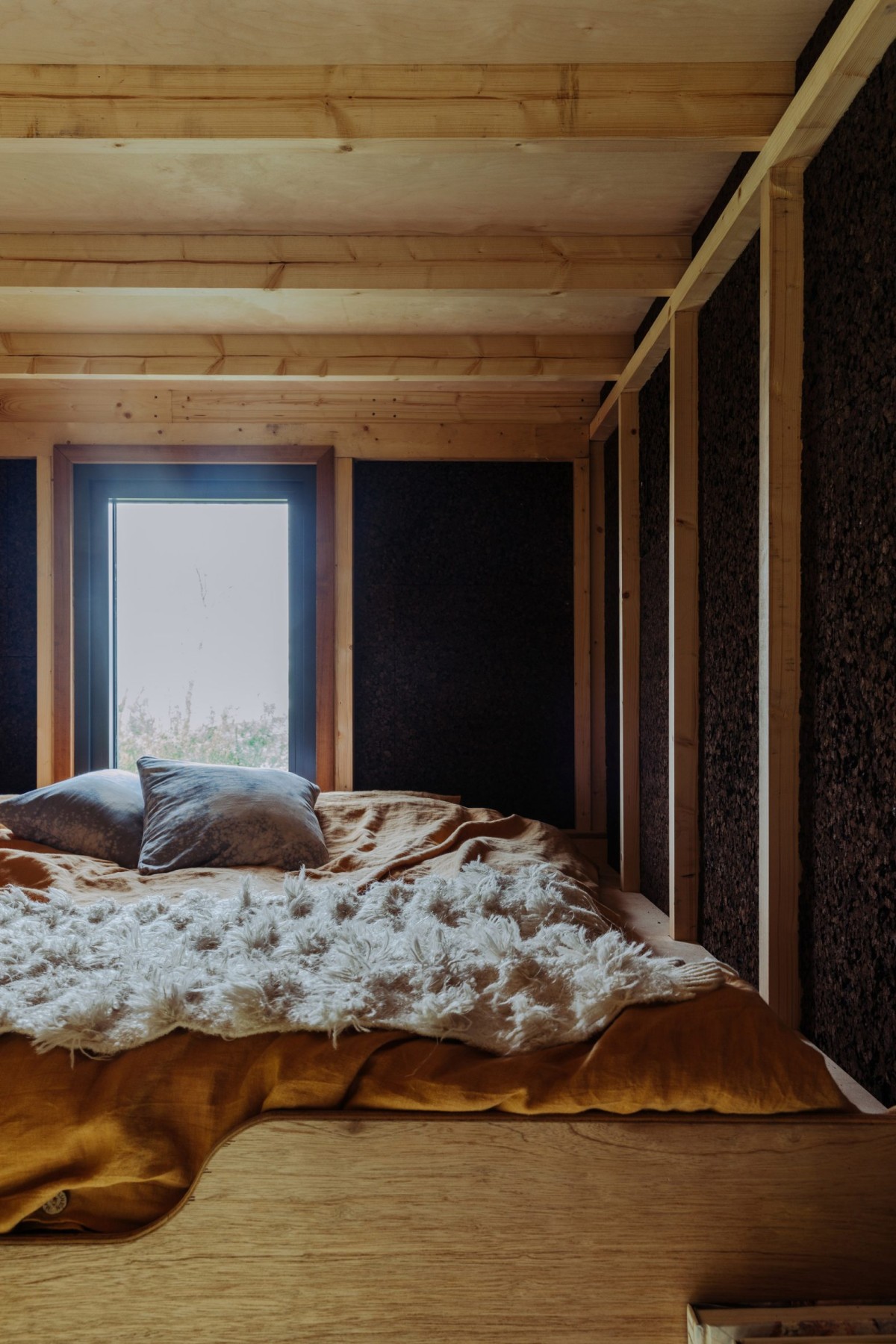 Dormitorio con ventana