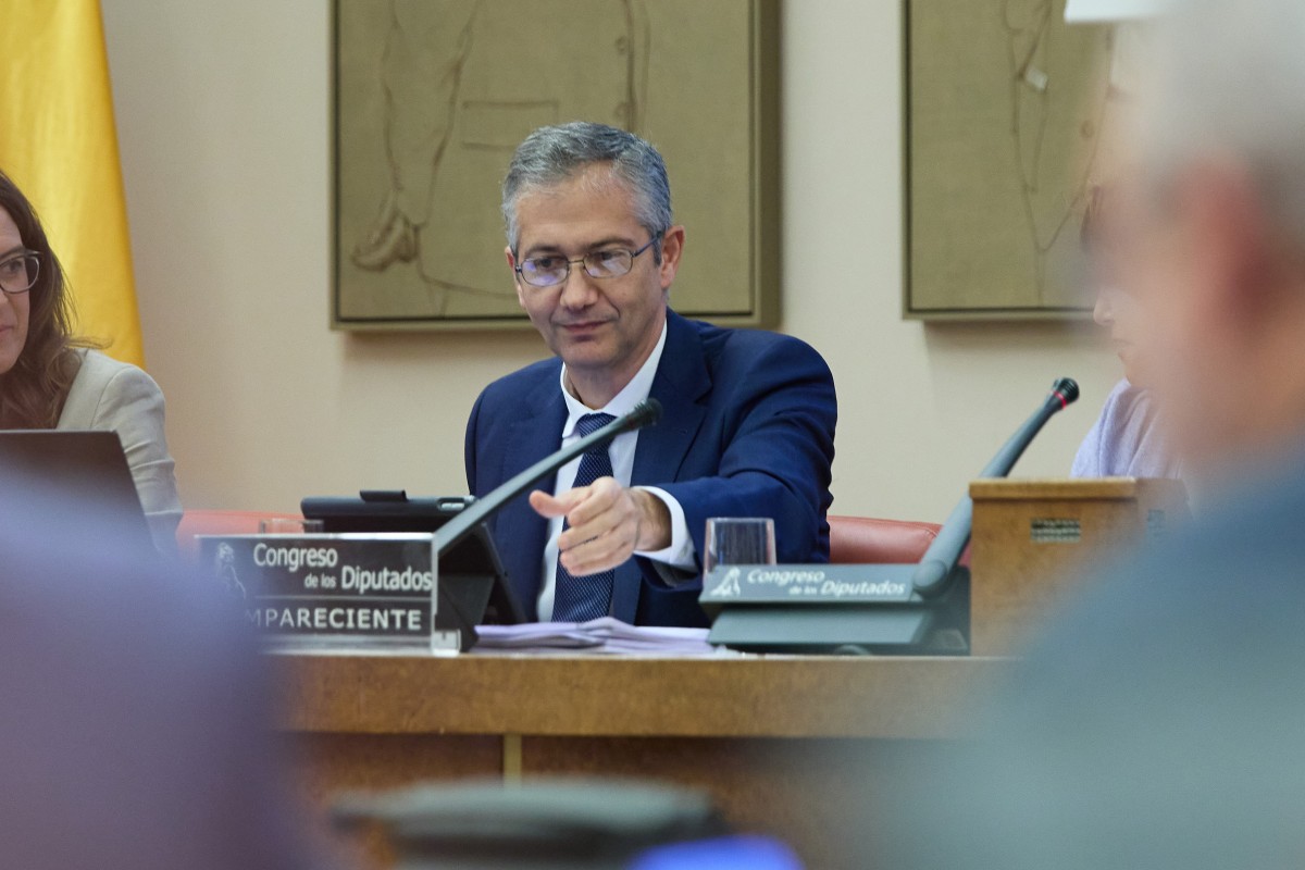 El gobernador del Banco de España, Pablo Hernández de Cos, comparece ante la Comisión de Presupuestos en el Congreso de los Diputados, a 17 de octubre de 2022, en Madrid (España). Durante la comparecencia, ha informado sobre el Proyecto de Ley de Presupue