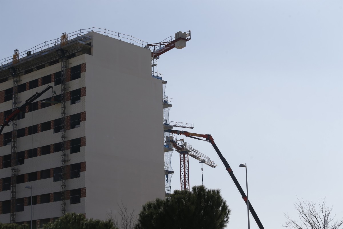 Archivo - Pisos en construcción, en una imagen de archivo