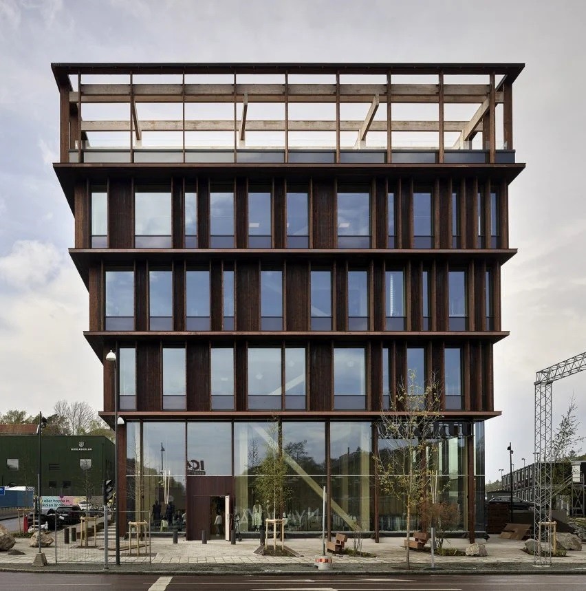 Exterior edificio de oficinas de madera Nodit