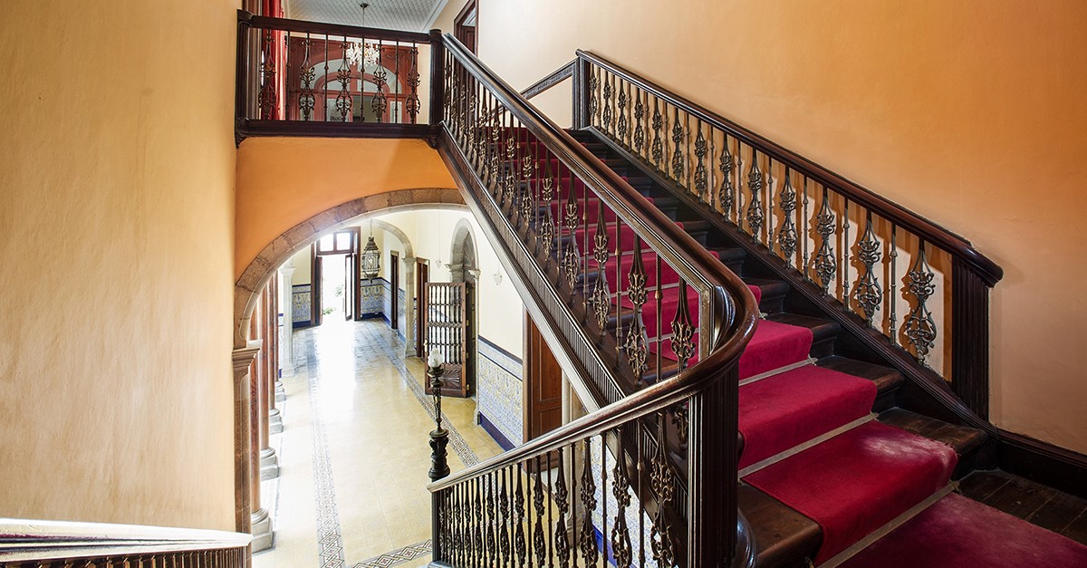 El primer edificio data de 1709