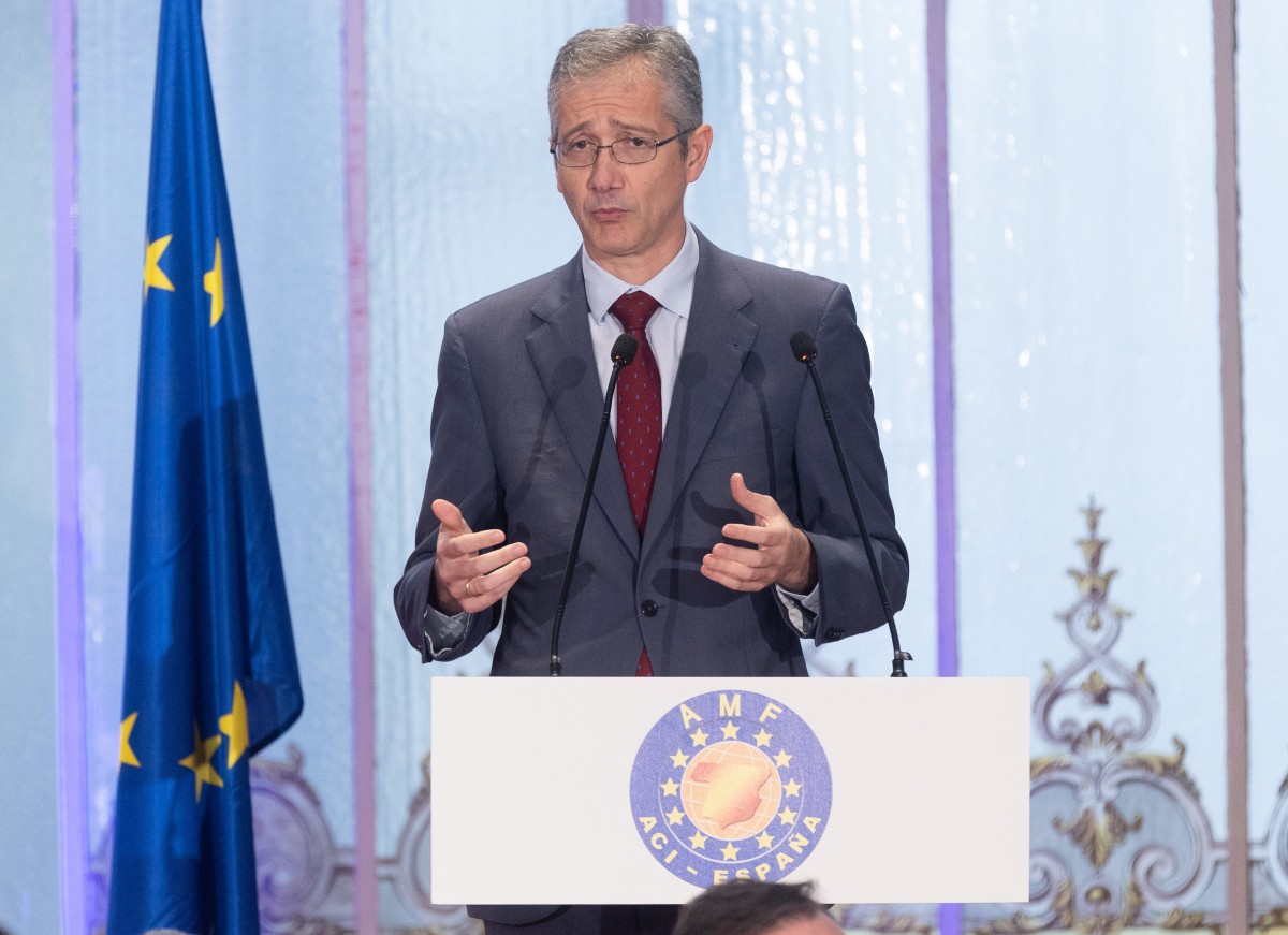El gobernador del Banco de España, Pablo Hernández de Cos, interviene en un almuerzo de la Asociación de Mercados Financieros (AMF), en el Casino de Madrid, a 16 de noviembre de 2022, en Madrid (España).