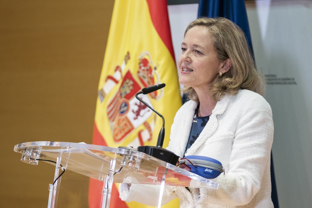 Archivo - La vicepresidenta primera y ministra de Asuntos Económicos y Transformación Digital, Nadia Calviño, ofrece una rueda de prensa tras una reunión con las asociaciones financieras en la sede del Ministerio de Asuntos Económicos y Transformación Dig