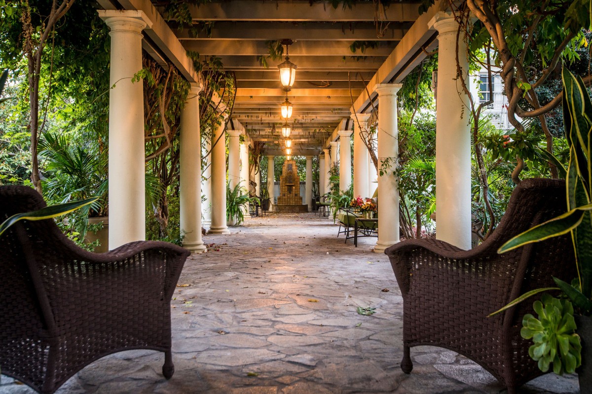 Paseo con columnas