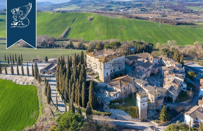 Un castillo medieval en venta en idealista