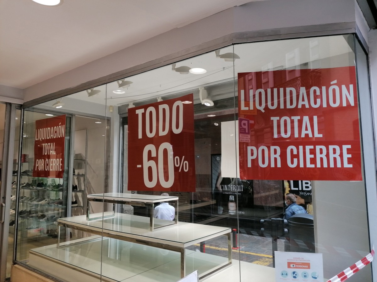 Archivo - Negocio en liquidación total por cierre.