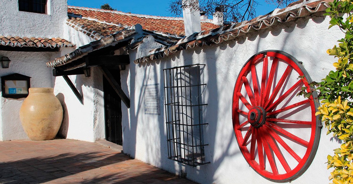 Sale al mercado la histórica Venta de Alfarnate en Málaga