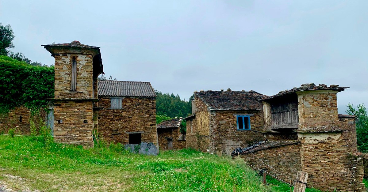 Aldea a la venta en la localidad de Trabada, perteneciente a la comarca de la Mariña Oriental (Lugo)