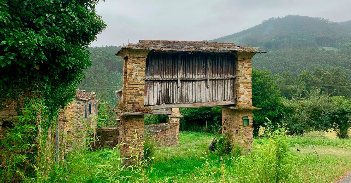 Aldea a la venta en la localidad de Trabada, perteneciente a la comarca de la Mariña Oriental (Lugo)