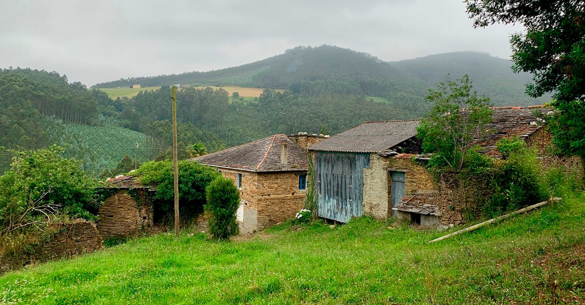 Aldea a la venta en la localidad de Trabada, perteneciente a la comarca de la Mariña Oriental (Lugo)