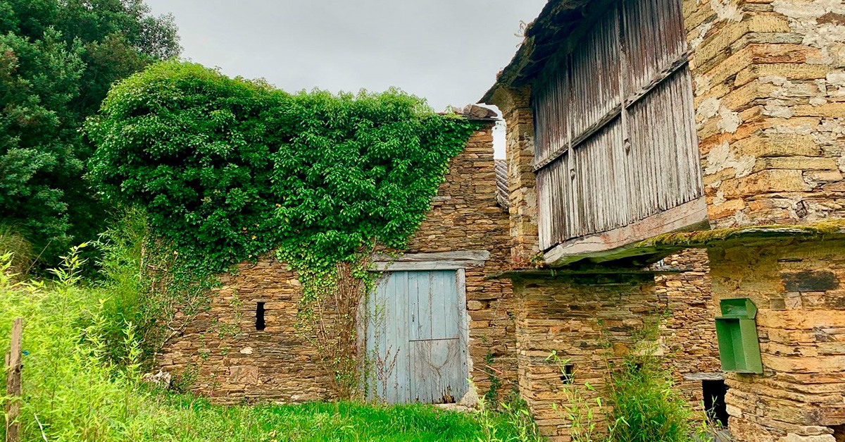 Aldea a la venta en la localidad de Trabada, perteneciente a la comarca de la Mariña Oriental (Lugo)