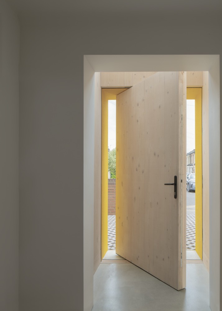 Puerta de entrada vista desde dentro