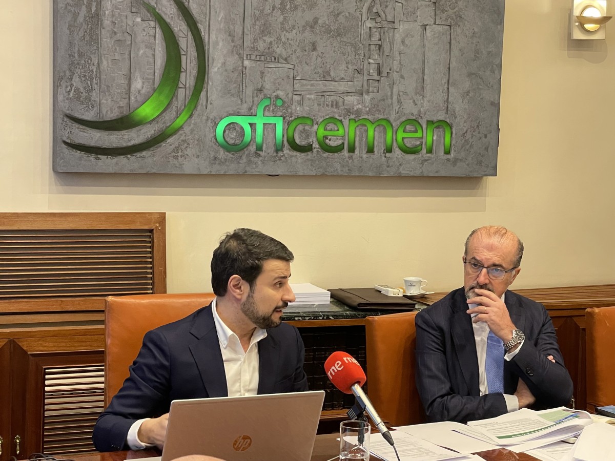 El presidente de Oficemen, José Manuel Cascajero, y su director general, Aniceto Zaragoza