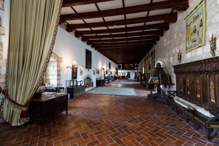 Amplios espacios en el castillo de Sotopalacios, conocido como el Palacio del Cid