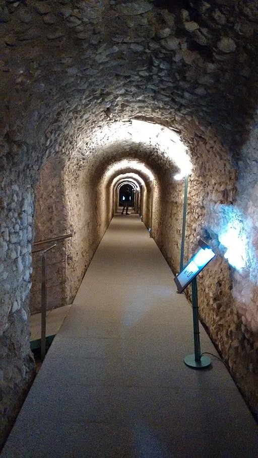 Imagen de las cloacas romana de Zaragoza