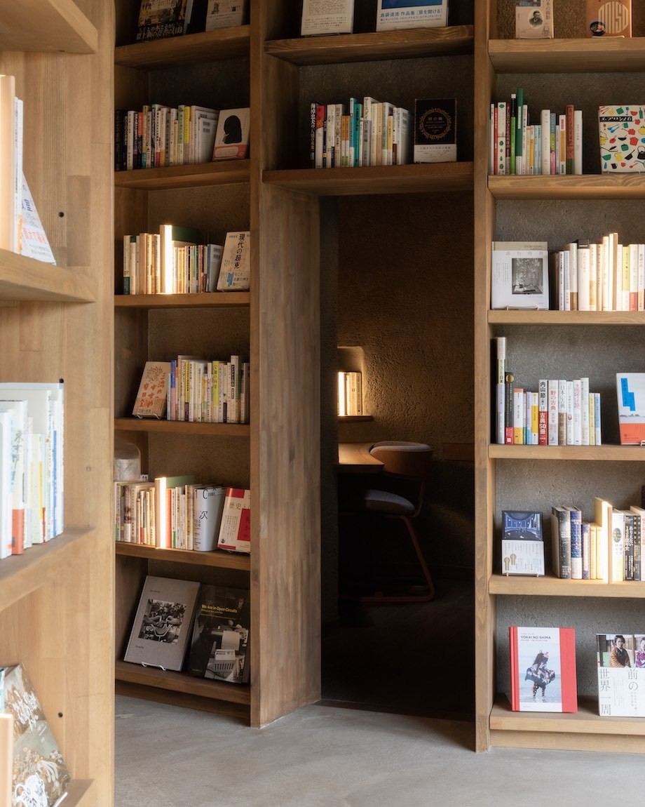 Estantería y cuarto de lectura