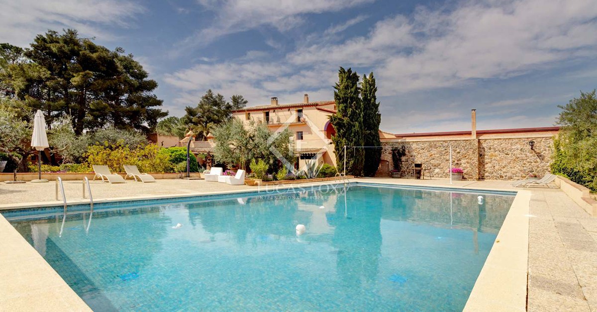 Piscina en la masía del siglo XV en Tarragona