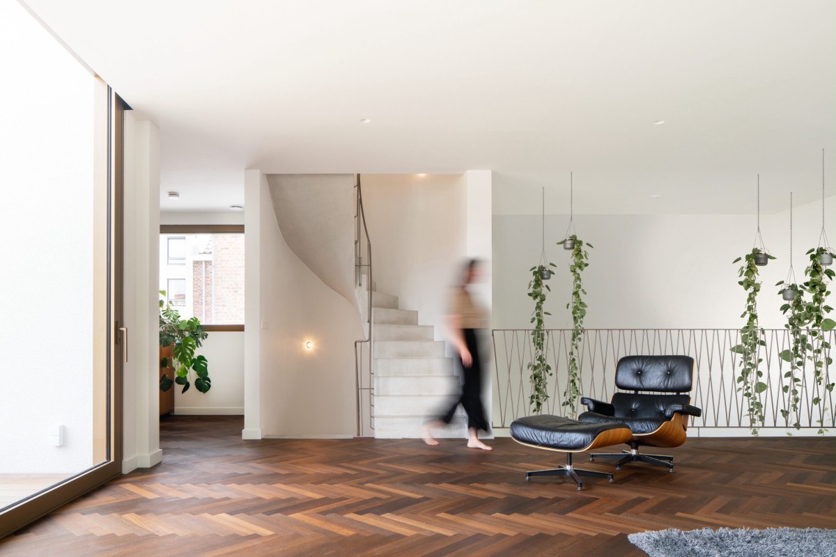 Salón con suelo de madera