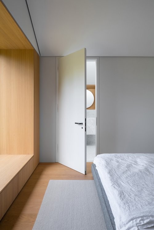 Dormitorio con tonos blancos