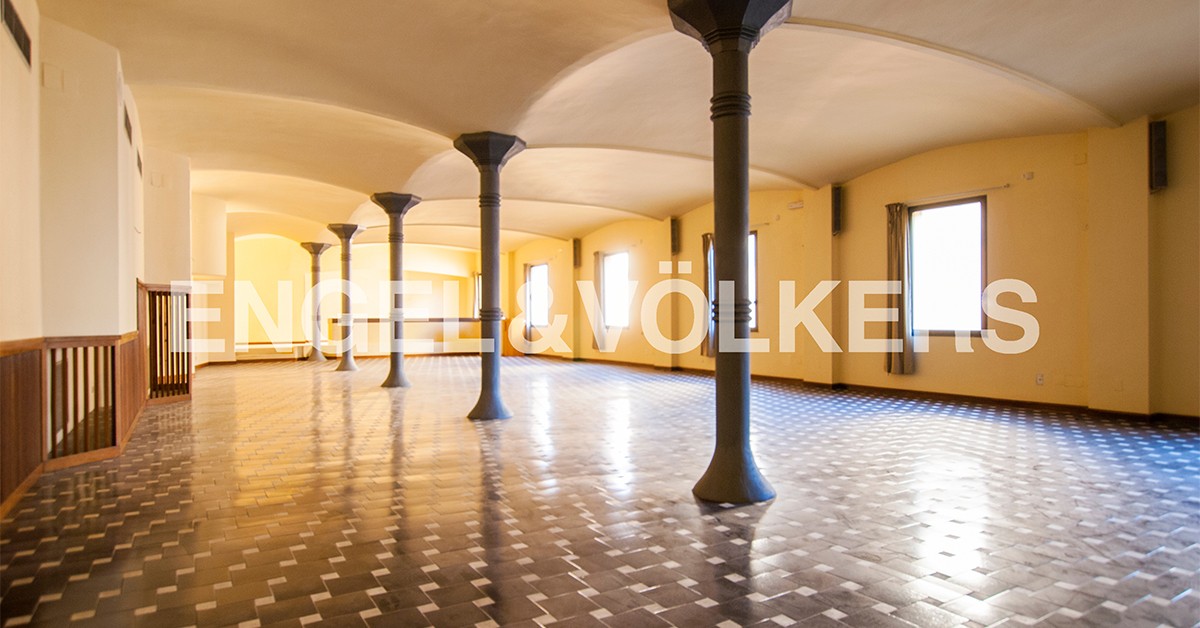 Detalles de los techos abovedados de la antigua sede de la Cooperativa agraria catalana