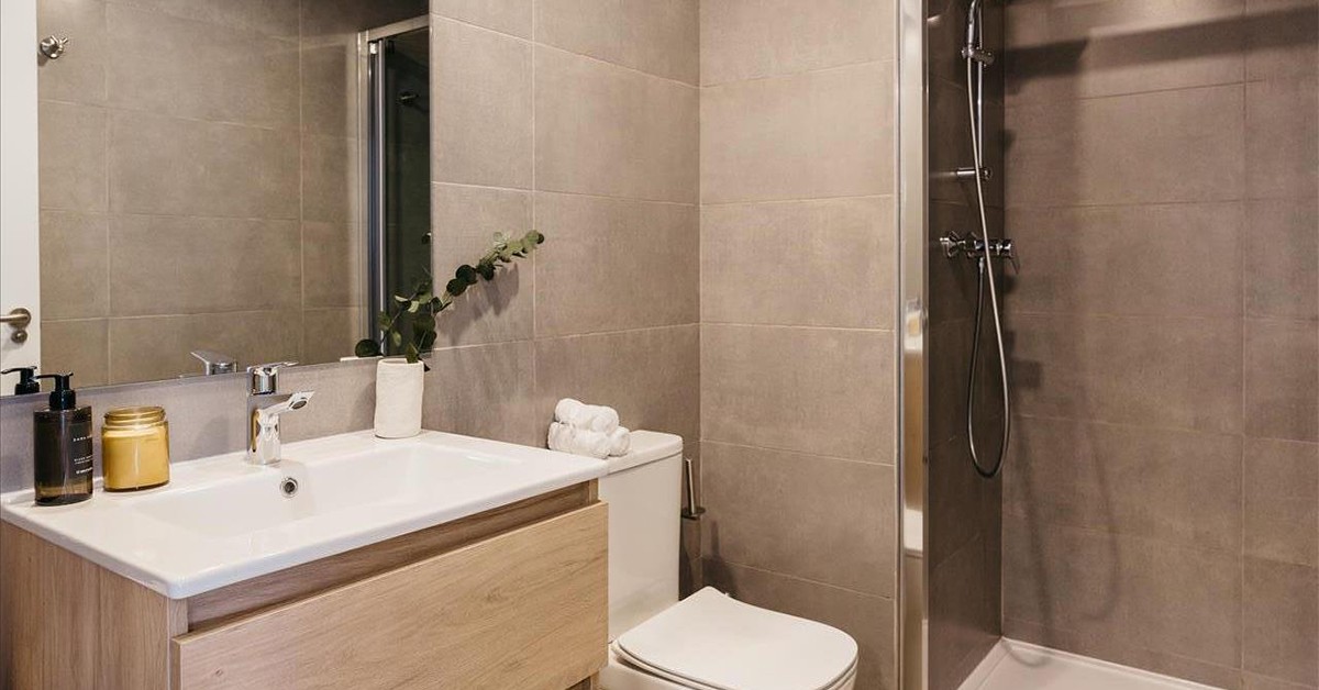 Baño de un piso de Sakypark Valdebebas
