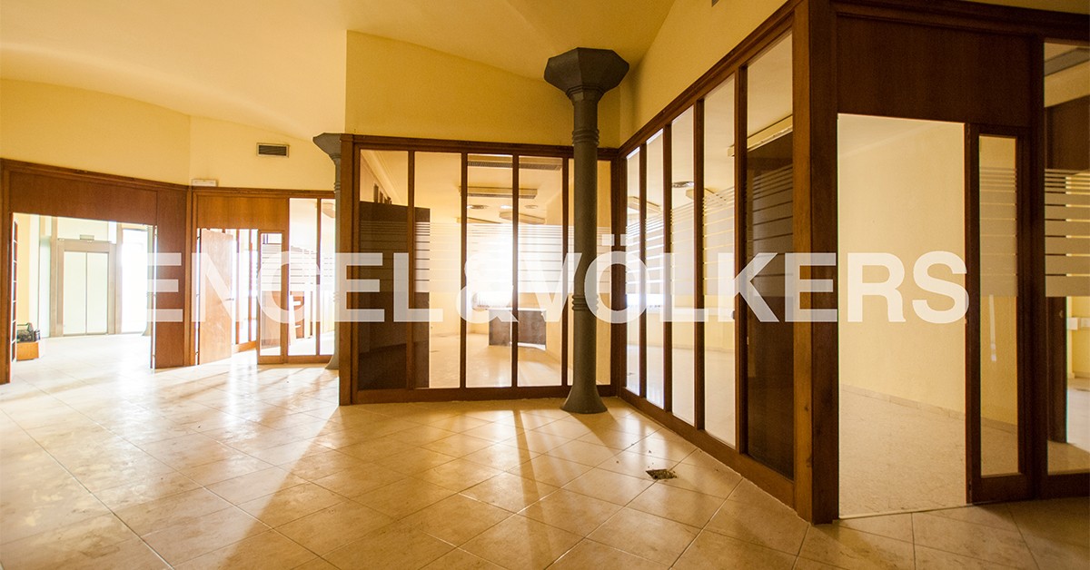 Oficinas en la antigua sede de la Cooperativa agraria catalana