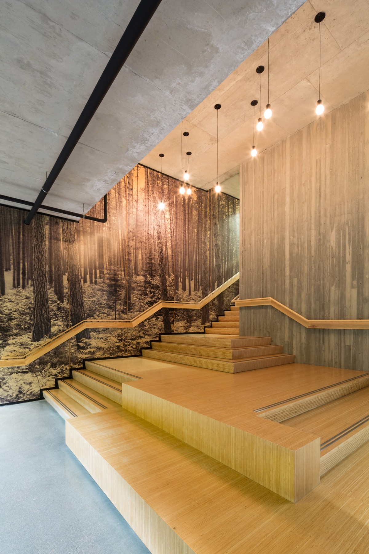 Detalle de las escaleras para acceder a las plantas superiores