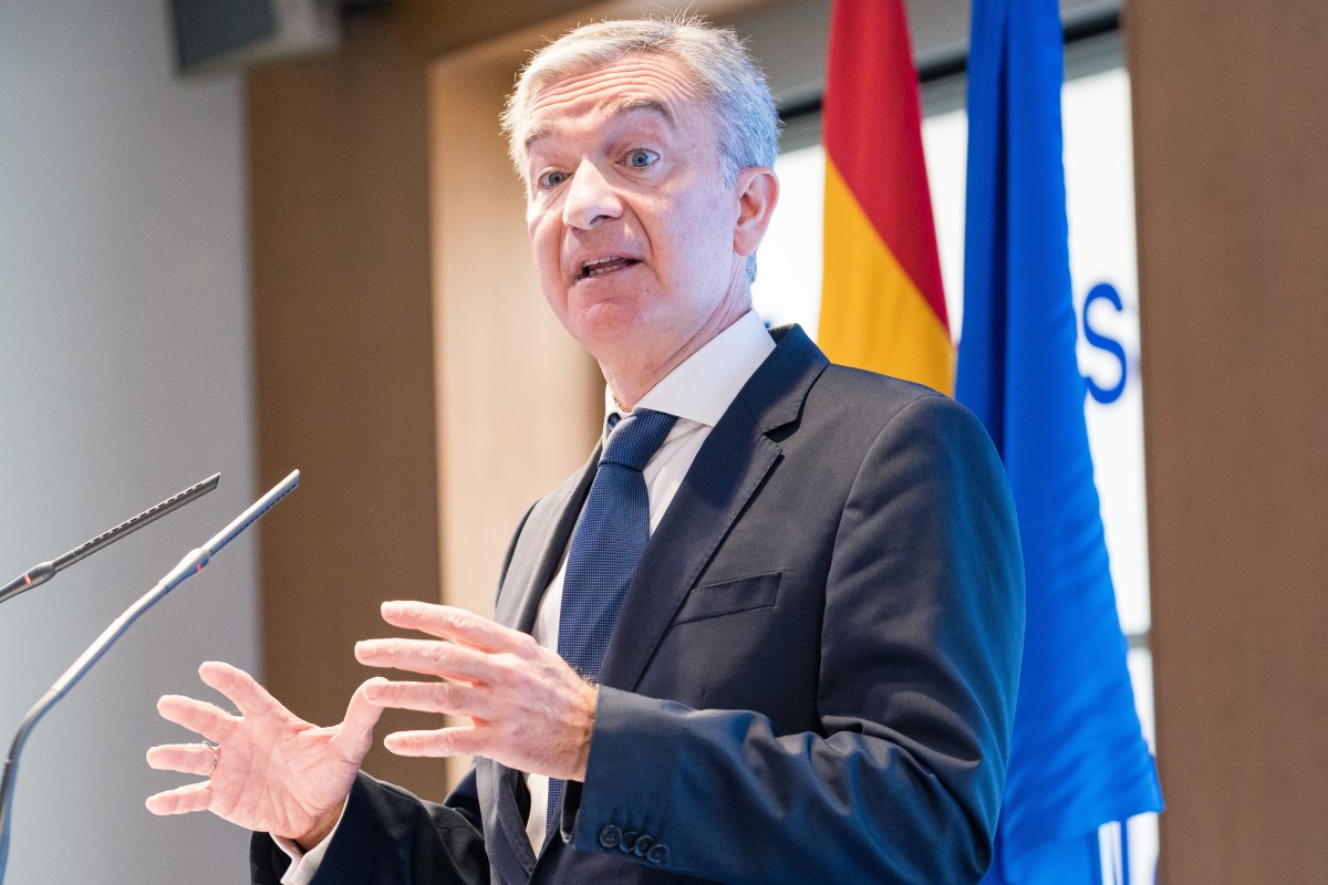 El consejero delegado de Ibercaja, Víctor Iglesias Ruíz, interviene en un encuentro empresarial, en la sede de la CEOE, a 19 de abril de 2023, en Madrid (España).