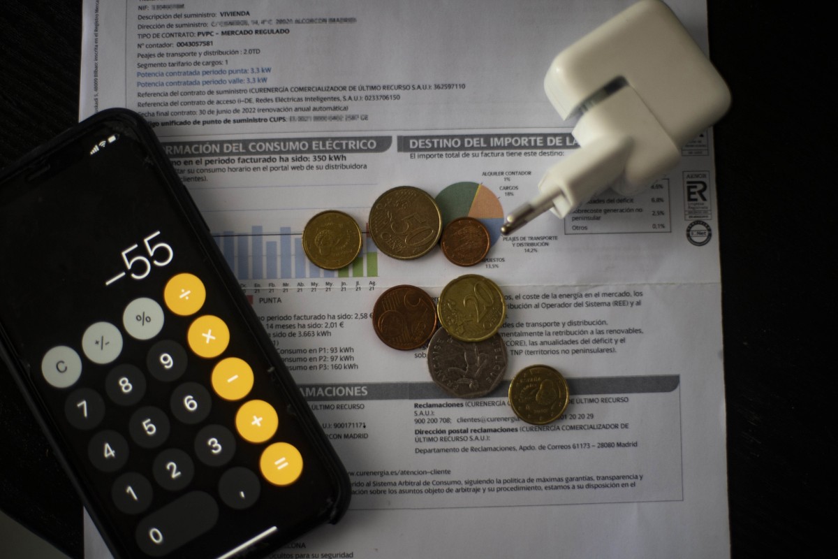 Archivo - Una factura del consumo de luz