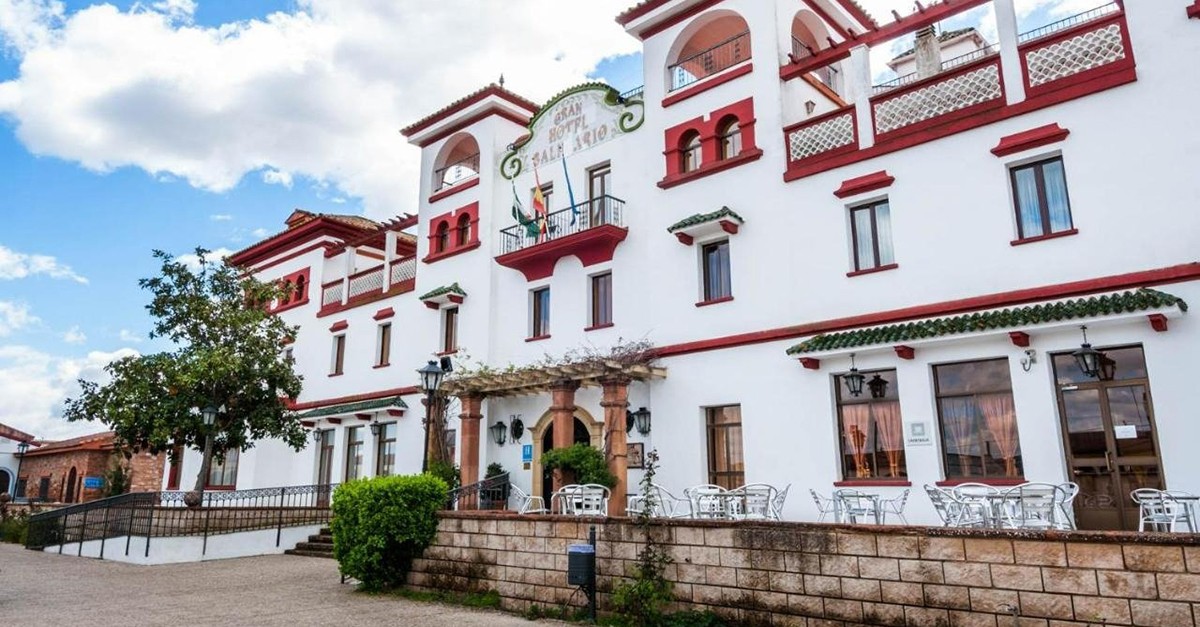 Exteriores del Hotel Balneario de Marmolejo, Jaén