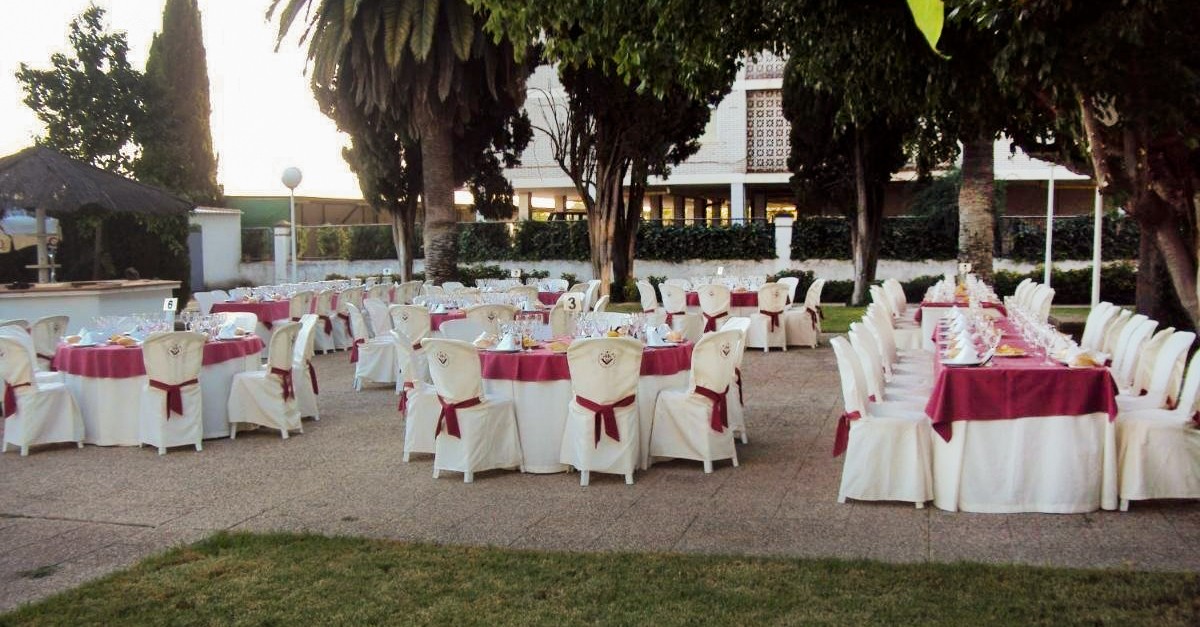 Terraza con jardines en el Hotel Balneario de Marmolejo, Jaén