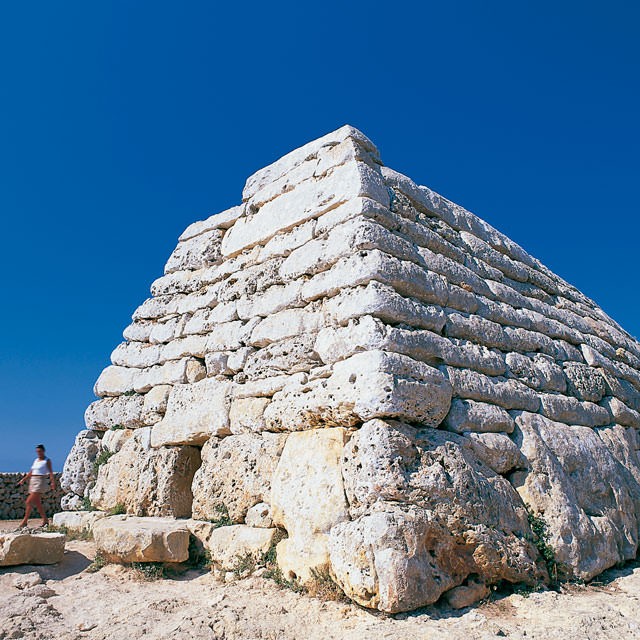 La Naveta des Tudons