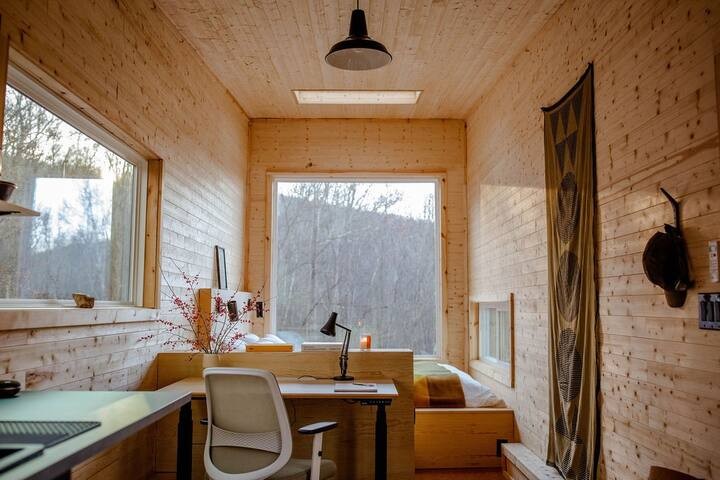 Zona de trabajo junto al dormitorio