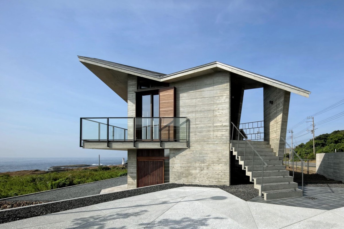 Lateral del edificio con acceso